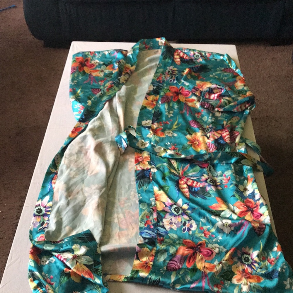 Plus Robe - Picture 2 of 2